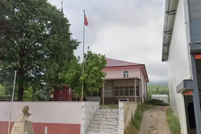 Bıçakçı Köyü Ovacık Cami kapak fotoğrafı