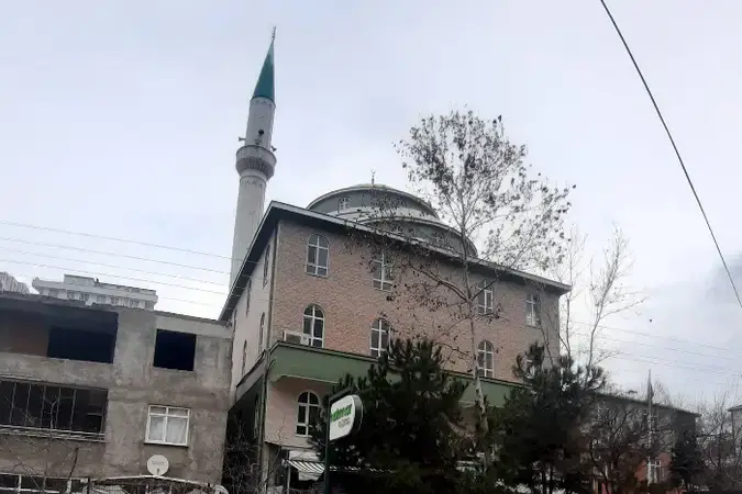 Mevlana Mahallesi Merkez Cami kapak fotoğrafı