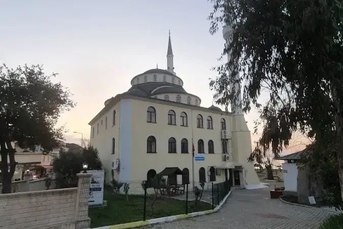 Ulaşlı Cami kapak fotoğrafı