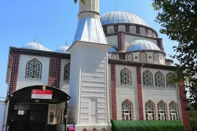 Düzağaç Cami kapak fotoğrafı