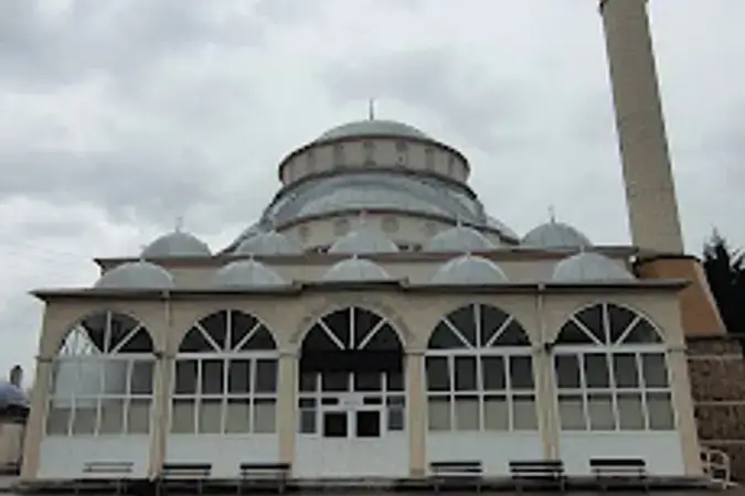 Yahya Kaptan Merkez Cami kapak fotoğrafı