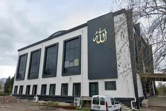 İstasyon Merkez Cami kapak fotoğrafı